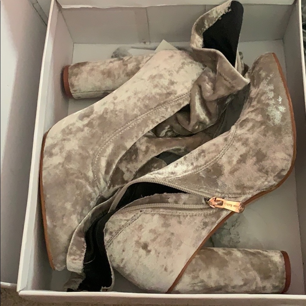Cape Robbin Velvet Booties Size:10